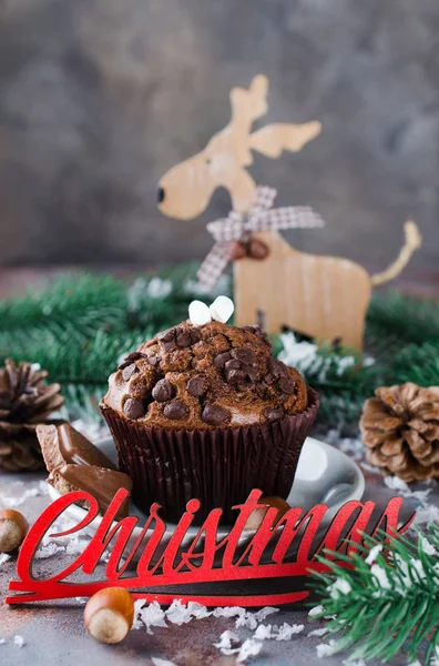 Muffin czekolady i napis Boże Narodzenie. — Zdjęcie stockowe