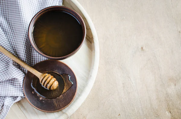 Organic honey on wooden table. — Stock Photo, Image