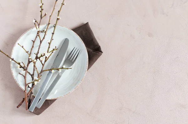 Spring table setting with flowering branches. — Stock Photo, Image