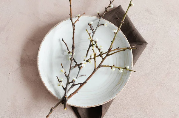 Spring table setting with flowering branches. — Stock Photo, Image