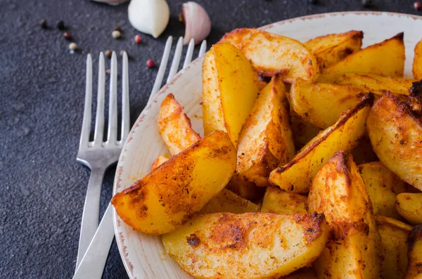 Kentang Goreng Atau Oven Goreng Dengan Bawang Putih Piring Atas — Stok Foto