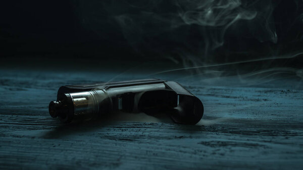 испаритель на синем фоне
