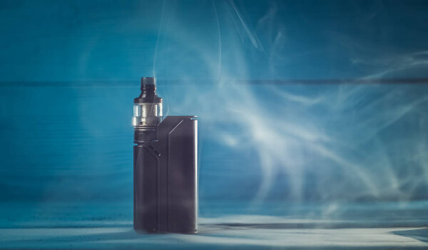 испаритель на синем фоне
