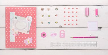 Pembe hediye klasör 