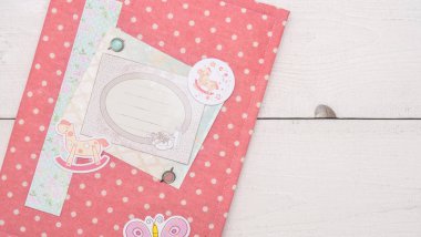 Pembe hediye klasör 