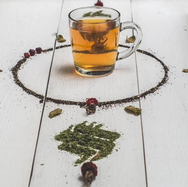 Hot tea with rosehip — Stock Photo, Image