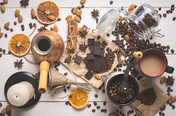 Blick von oben auf das Kaffeeset am Tag des heiligen Valentin — Stockfoto