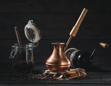 Turku kahve demlemek için ayarla
