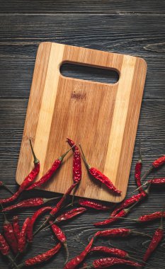 kesme tahtası sarı ve kırmızı biber