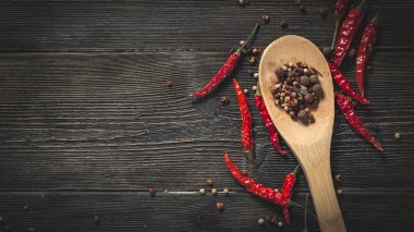 kesme tahtası sarı ve kırmızı biber