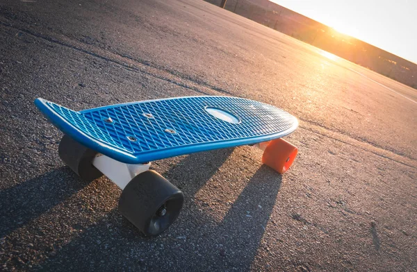 Close-up penny Board on the pavement — Stock Photo, Image