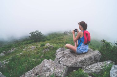 Kız Gezgin Dağları'nda bir kamera ile