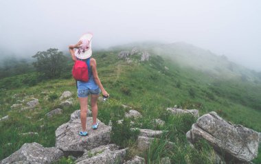 Kız Gezgin Dağları'nda bir kamera ile