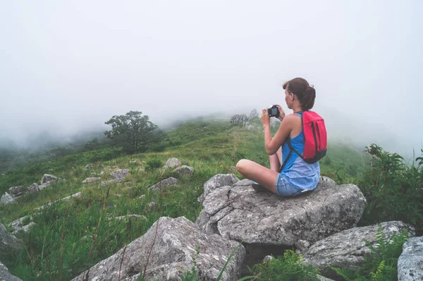 Kız Gezgin Dağları'nda bir kamera ile