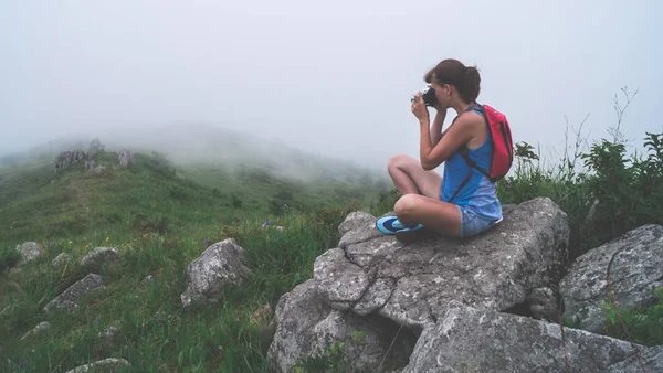 Kız Gezgin Dağları'nda bir kamera ile