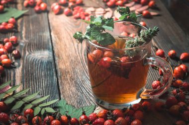 şeffaf bir kupa çay