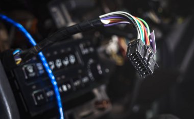Bağlayıcı Birim iklim kontrolü üzerinden telleri ile