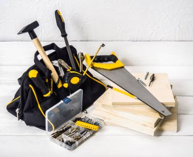 çanta onarım araçları ile kapatmak