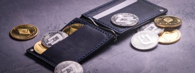 Kripto para birimi: dashcoin sarı bir arka plan üzerinde küçük bir yığın.