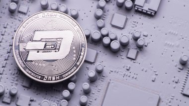 Perspektif Kripto-para: Dashcoin paralar gri renk baskılı devre kartı üzerindeki.