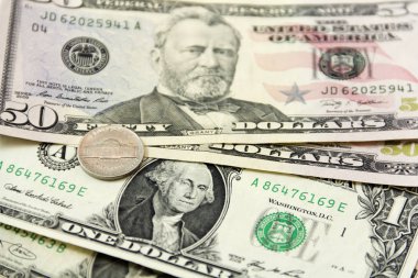 Arka plan bize dolar ve madeni paralar.