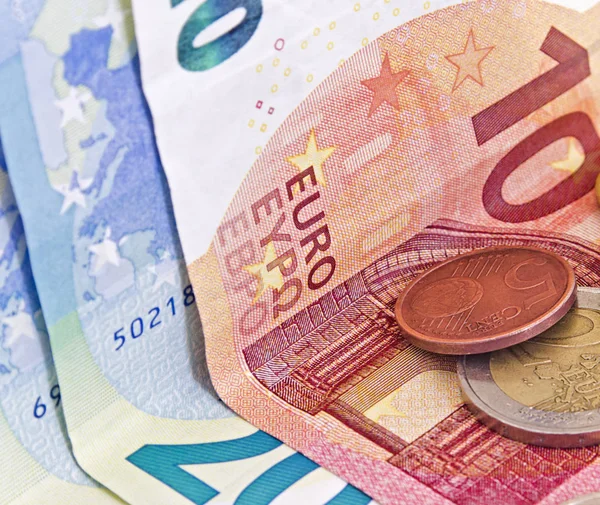 Billetes y monedas en euros. —  Fotos de Stock