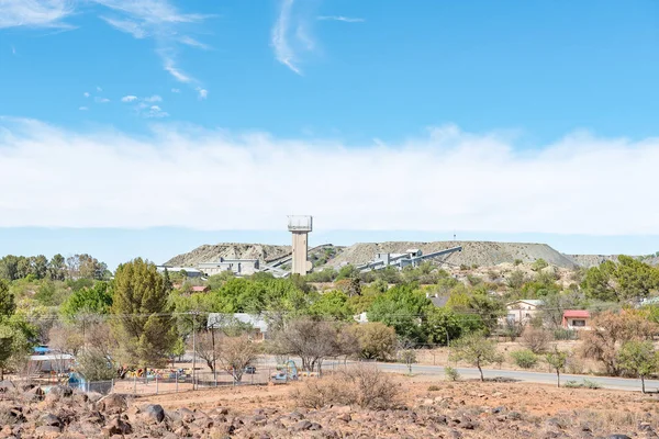 Veduta di Koffiefontein verso la miniera — Foto Stock