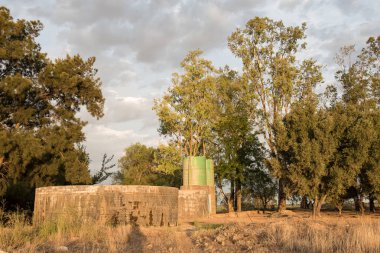 Baraj, su depoları ve ağaçlar