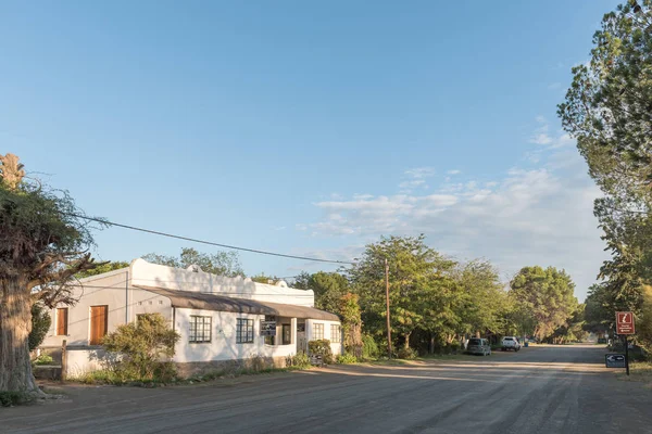 Early morning street scene at the Owl House visitor centre in Ni — Stock Photo, Image