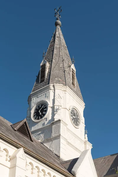 Башта годинника Нідерландської реформаторської церкви в Nieu-Bethesd — стокове фото