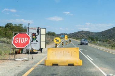 Trafik kontrol noktası roadworks N9 yolda