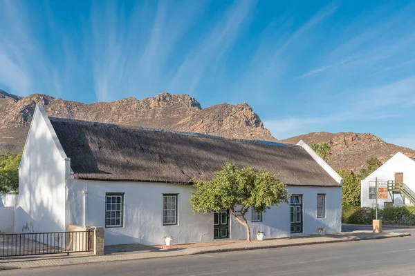 Historisch pand met rieten dak in Montagu — Stockfoto