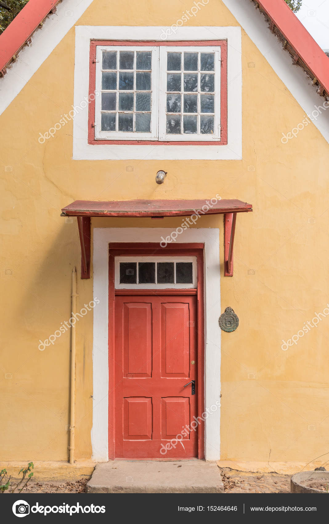 Yorum: kapı, pencere, ev Yorum: kapı, pencere, ev