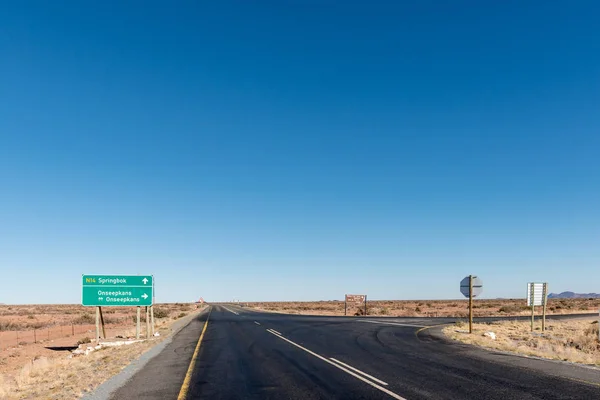 Turn-off from N14-road to the Onseepkans border post — Stock Photo, Image