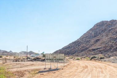 Velloorsdrif, Namibya girerek ziyaretçiler için hoş geldiniz işareti