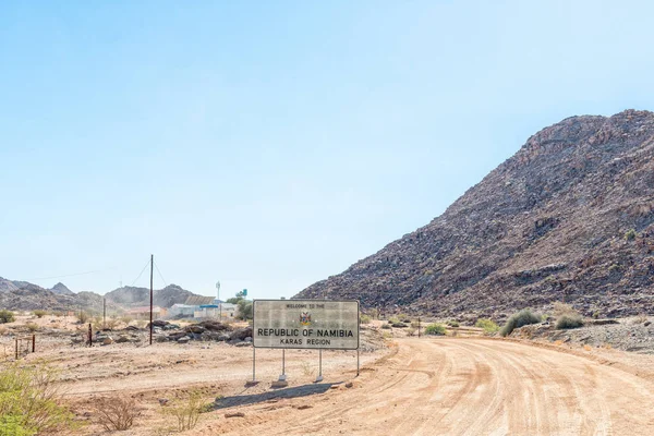 Velloorsdrif, Namibya girerek ziyaretçiler için hoş geldiniz işareti