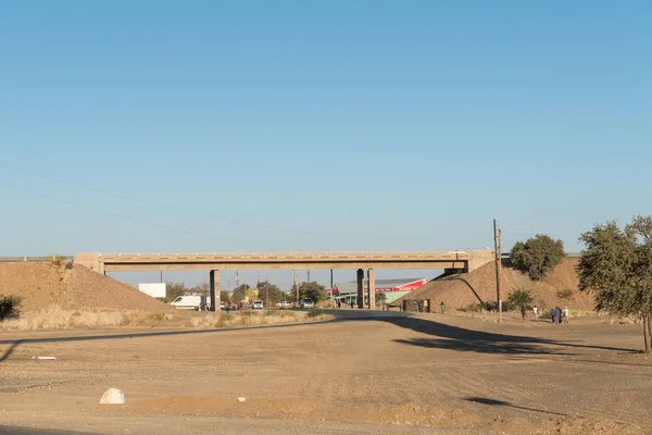 Most drogi B1 obwodnica w Keetmanshoop — Zdjęcie stockowe