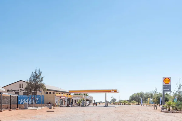 Posto de gasolina e centro comercial em Kalkrand — Fotografia de Stock