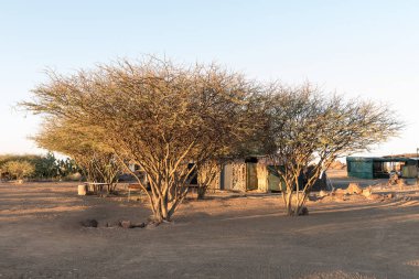 Garas Park dinlenme kampında kamp sitesinin görünümünü gündoğumu