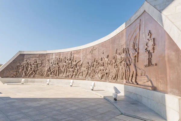 Bronze-Wandbild auf dem Heldenacker in Windhoek — Stockfoto