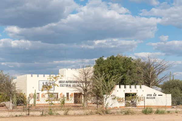 Helvi Mpingana Kondombolo cultureel dorp in Tsumeb — Stockfoto