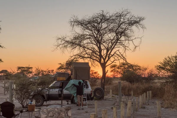 Sunrise at the camping sites in the Okaukeujo Rest Camp — Stock Photo, Image