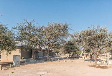 Okaukeujo dinlenme kampında kamp alanı ve abdest İmkanları