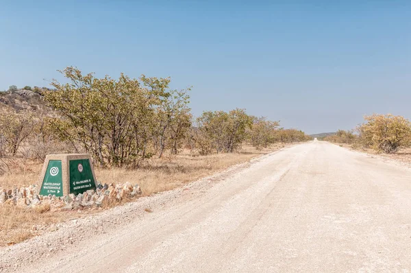 Indicatore di distanza nel parco nazionale di Etosha occidentale — Foto Stock