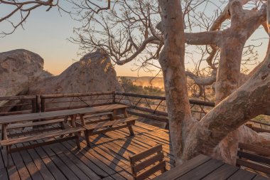 Hoada kampında bir tepede kayalar arasında bakış açısı