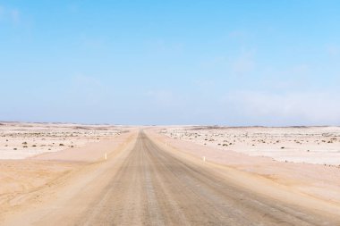 Ugabmund ve Henties Körfezi arasındaki tuz yol