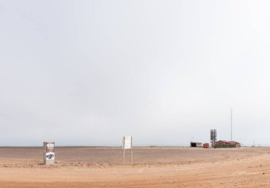 Ugabmund ve Henties Körfezi arasında mil-108 kamp