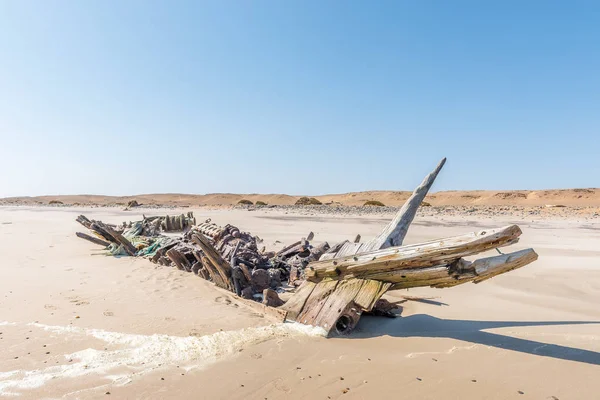 Shipwreck Benguela Eagle, which ran aground in 1973 — Stock Photo, Image