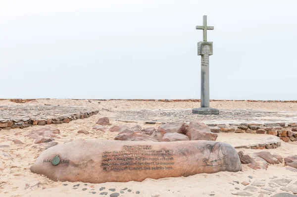 Bir iki haçlar ve Cape çapraz anıt taş