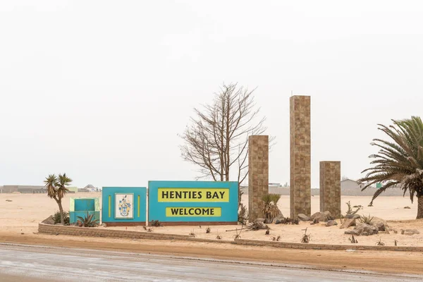 Panneau de bienvenue à l'entrée nord de Hentiesbaai (Henties Ba — Photo